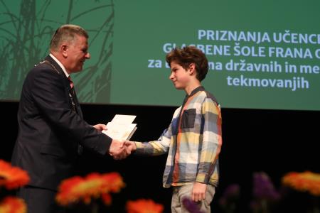 ZLATE PETICE 10 FOTO LJUBO VUKELIČ